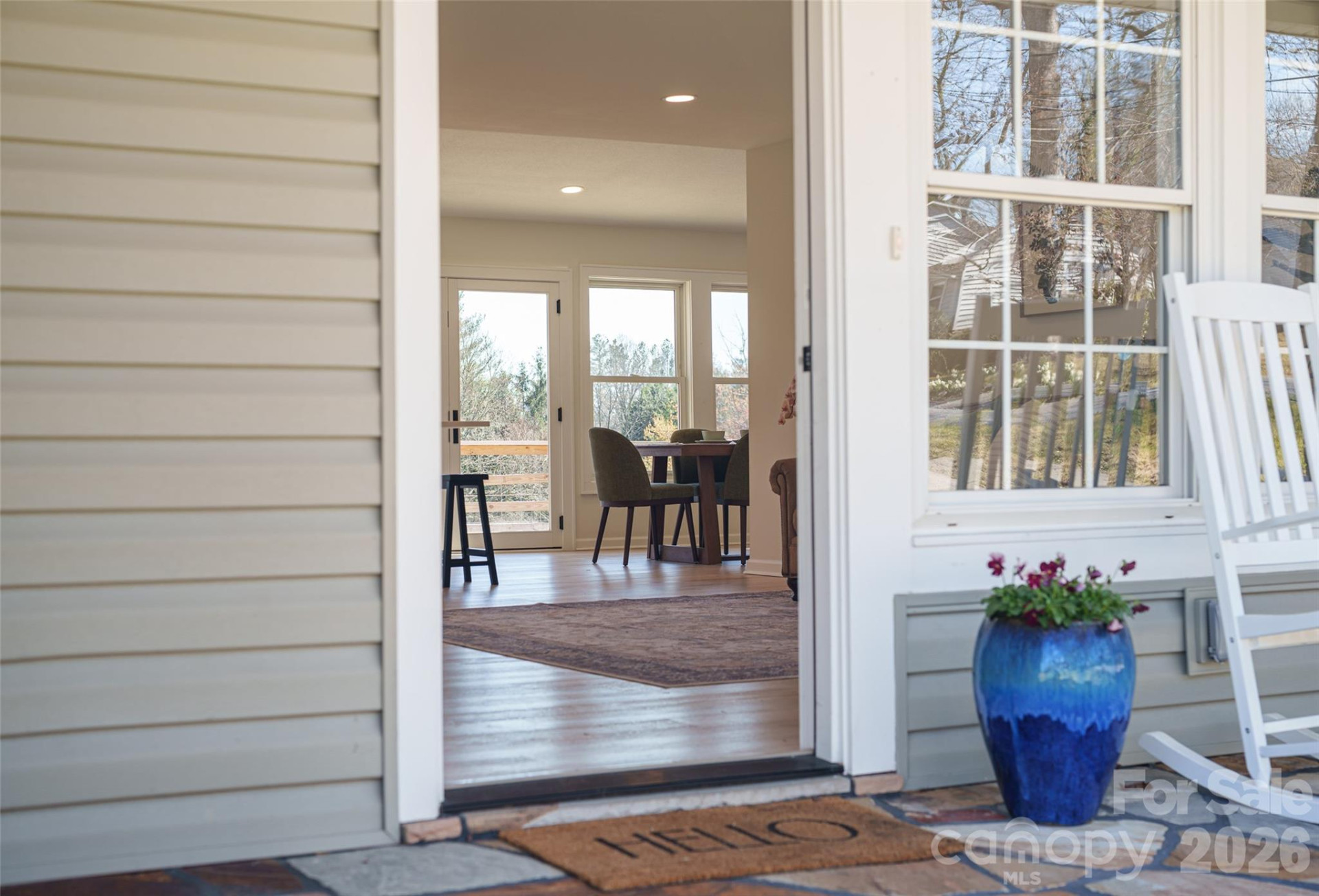 338 Hawthorne Drive - Photo 4