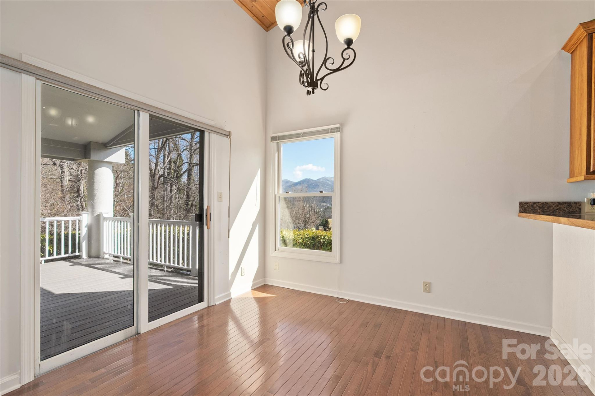 100 Meadowind Court - Photo 8