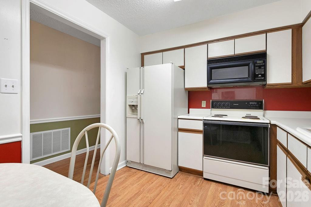 1904 Abbey Circle - Photo 11