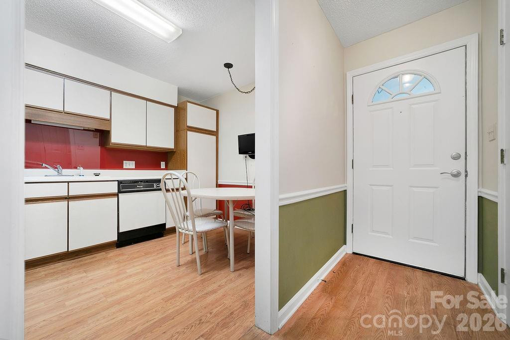 1904 Abbey Circle - Photo 5