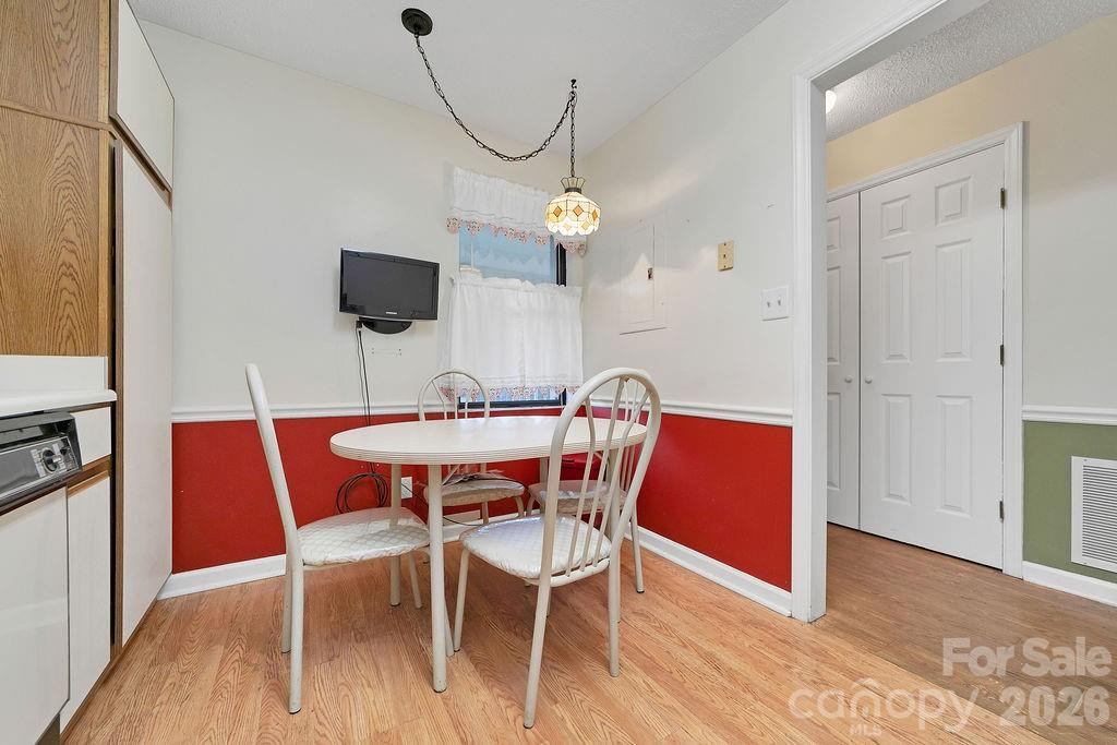 1904 Abbey Circle - Photo 6