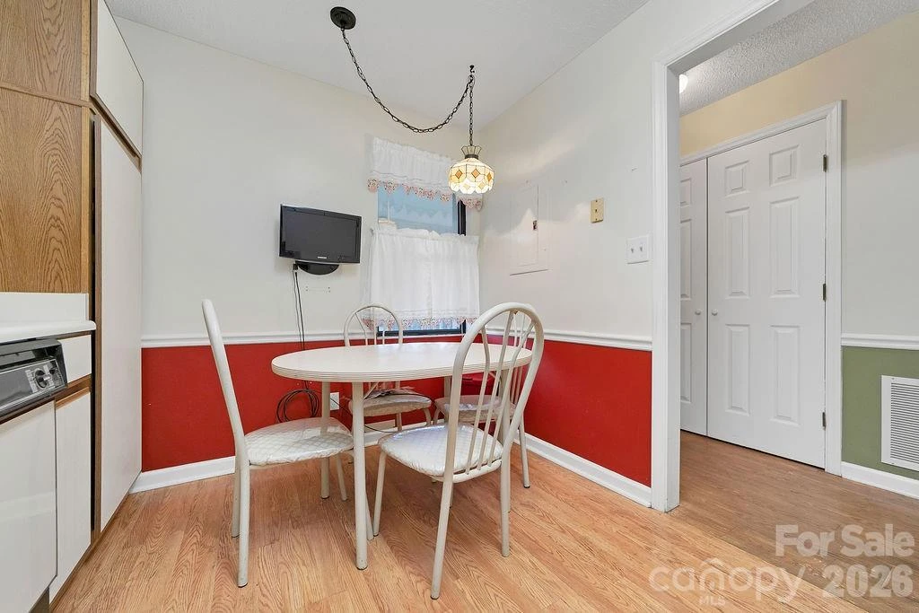 1904 Abbey Circle - Photo 6