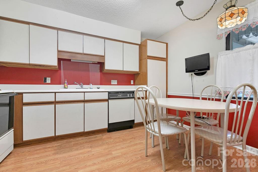 1904 Abbey Circle - Photo 7