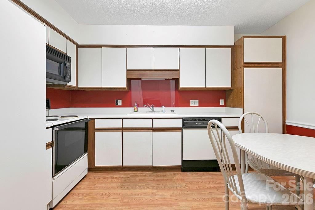 1904 Abbey Circle - Photo 8