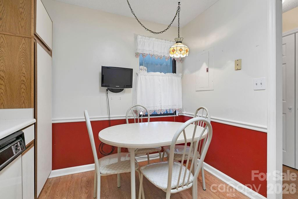 1904 Abbey Circle - Photo 9