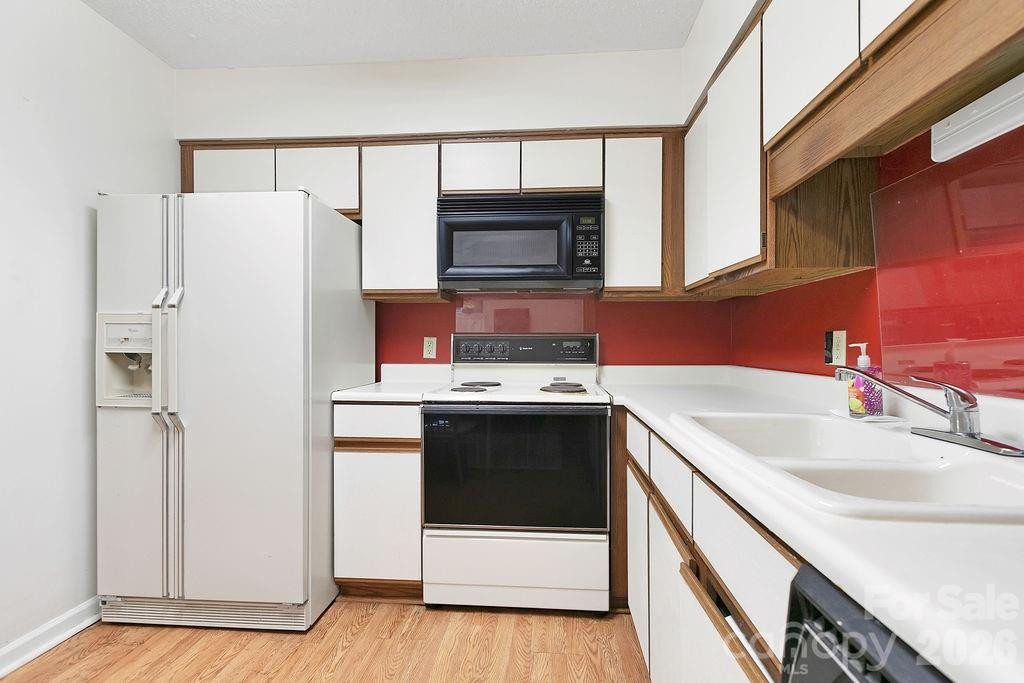 1904 Abbey Circle - Photo 10