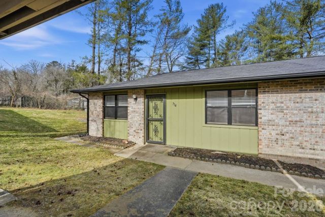 714 Farmington Circle