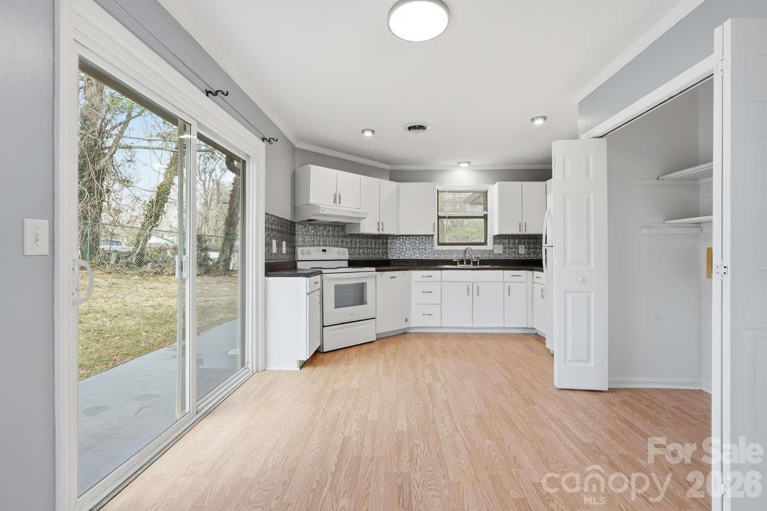 714 Farmington Circle - Photo 9