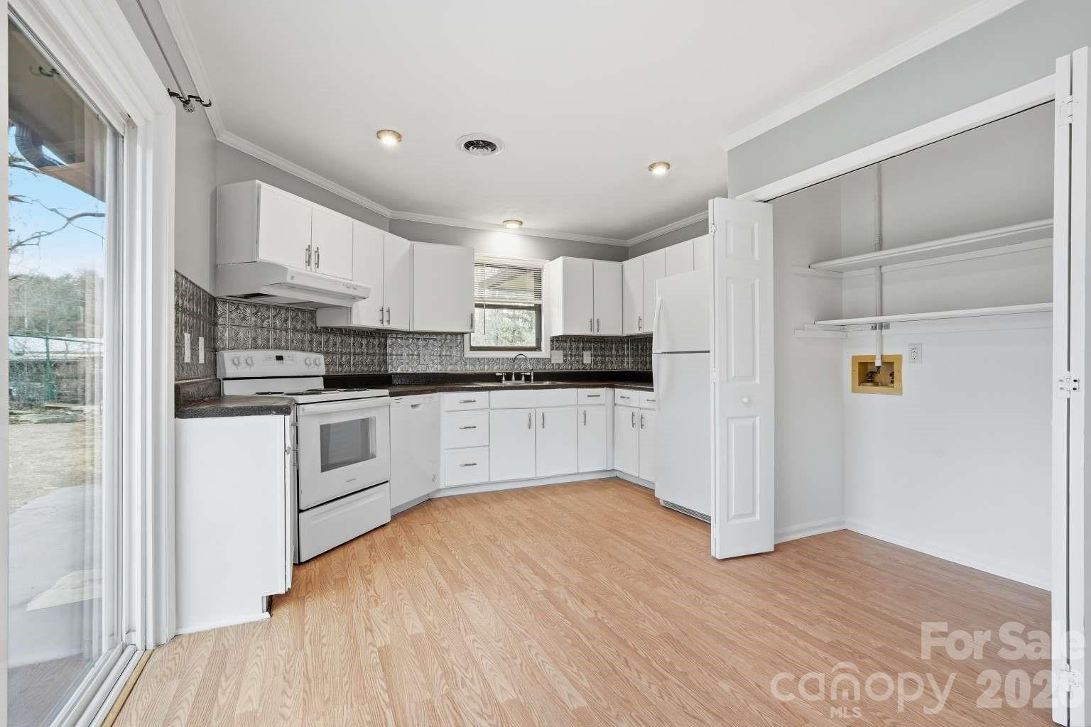 714 Farmington Circle - Photo 10