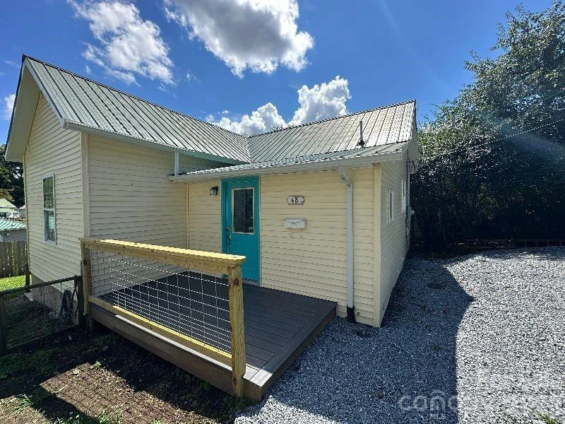 48 Circle Lane
