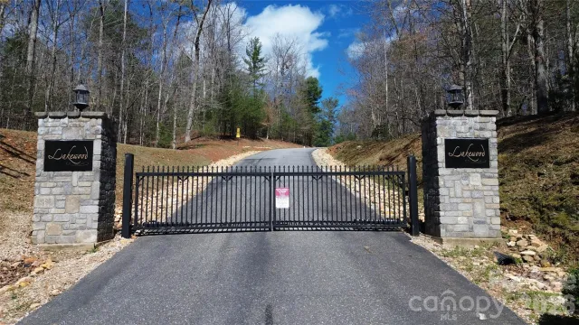 91 West Lake Road, Marion, NC, 28752