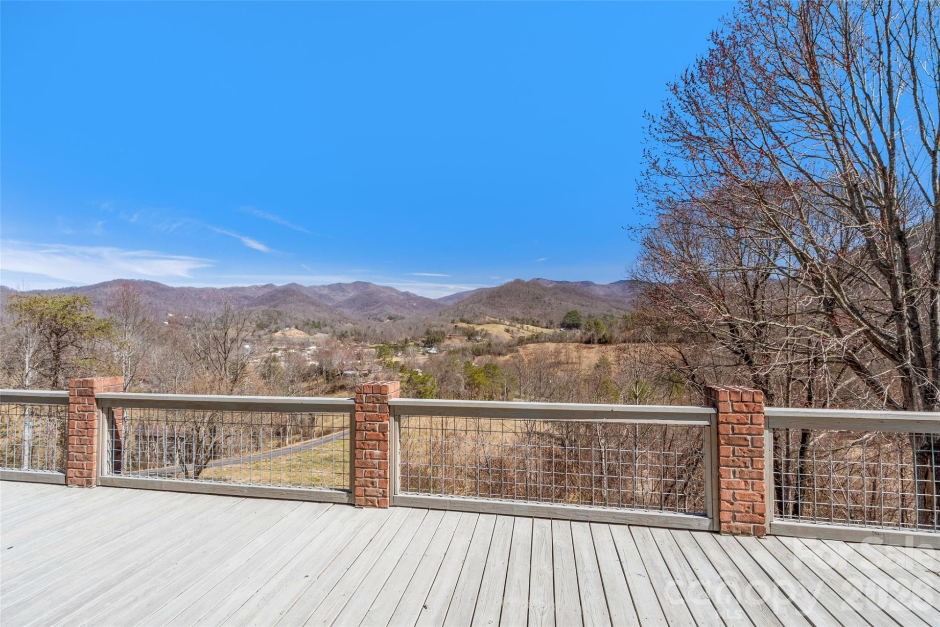 126 Hillcrest Drive - Photo 2