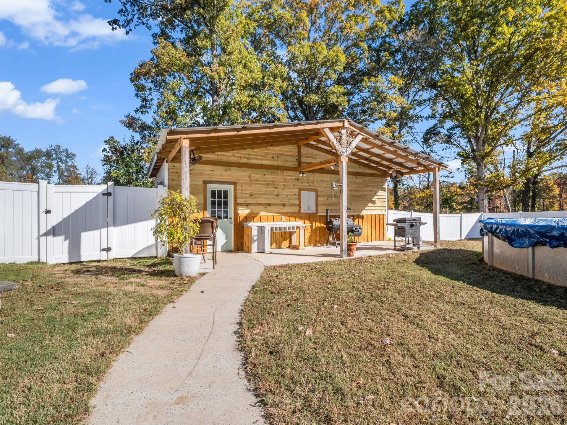 187 High Road - Photo 3