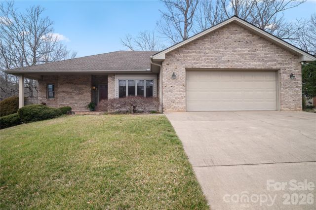 105 Fairway Knoll Drive