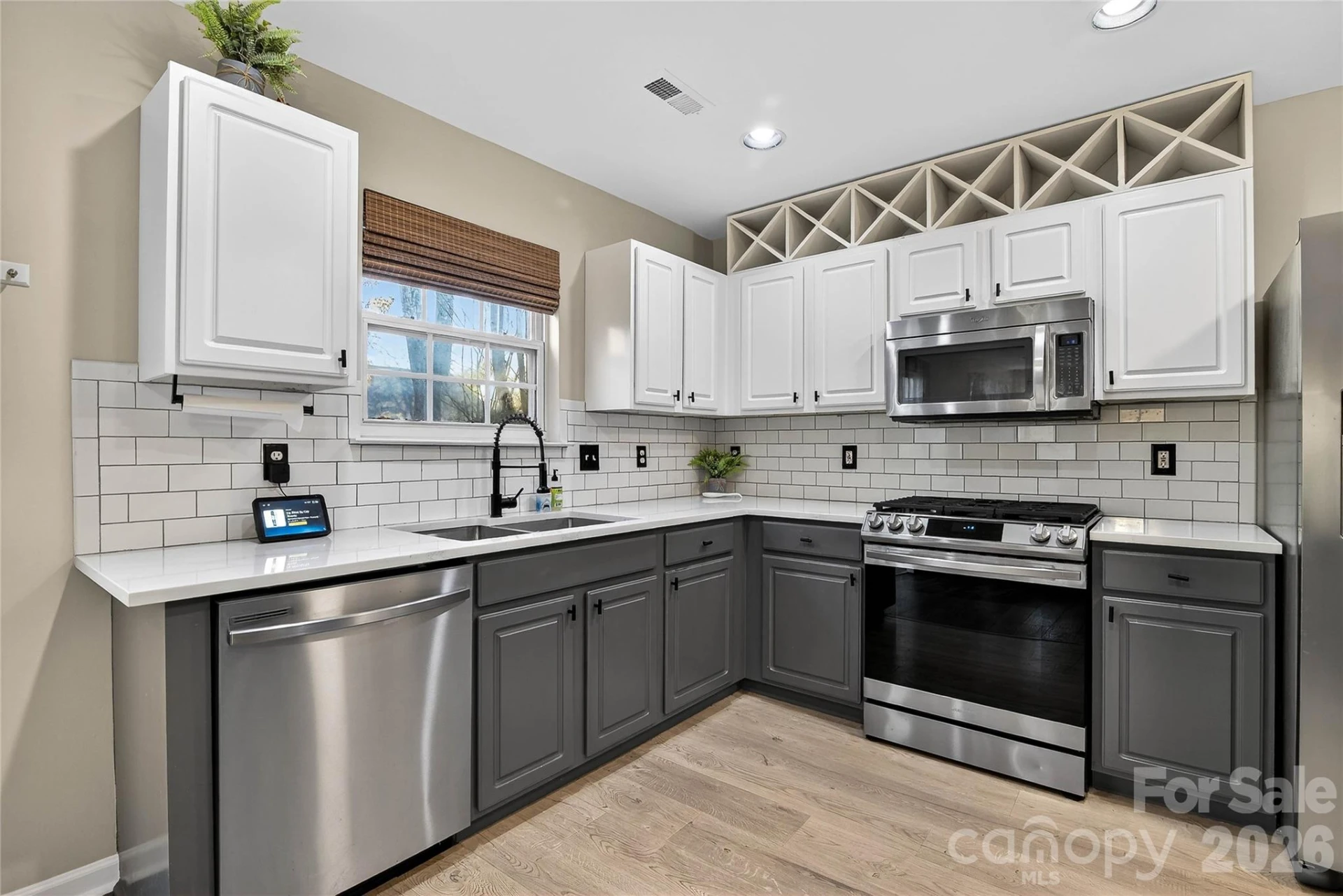 8704 Laurel Run Drive - Photo 2