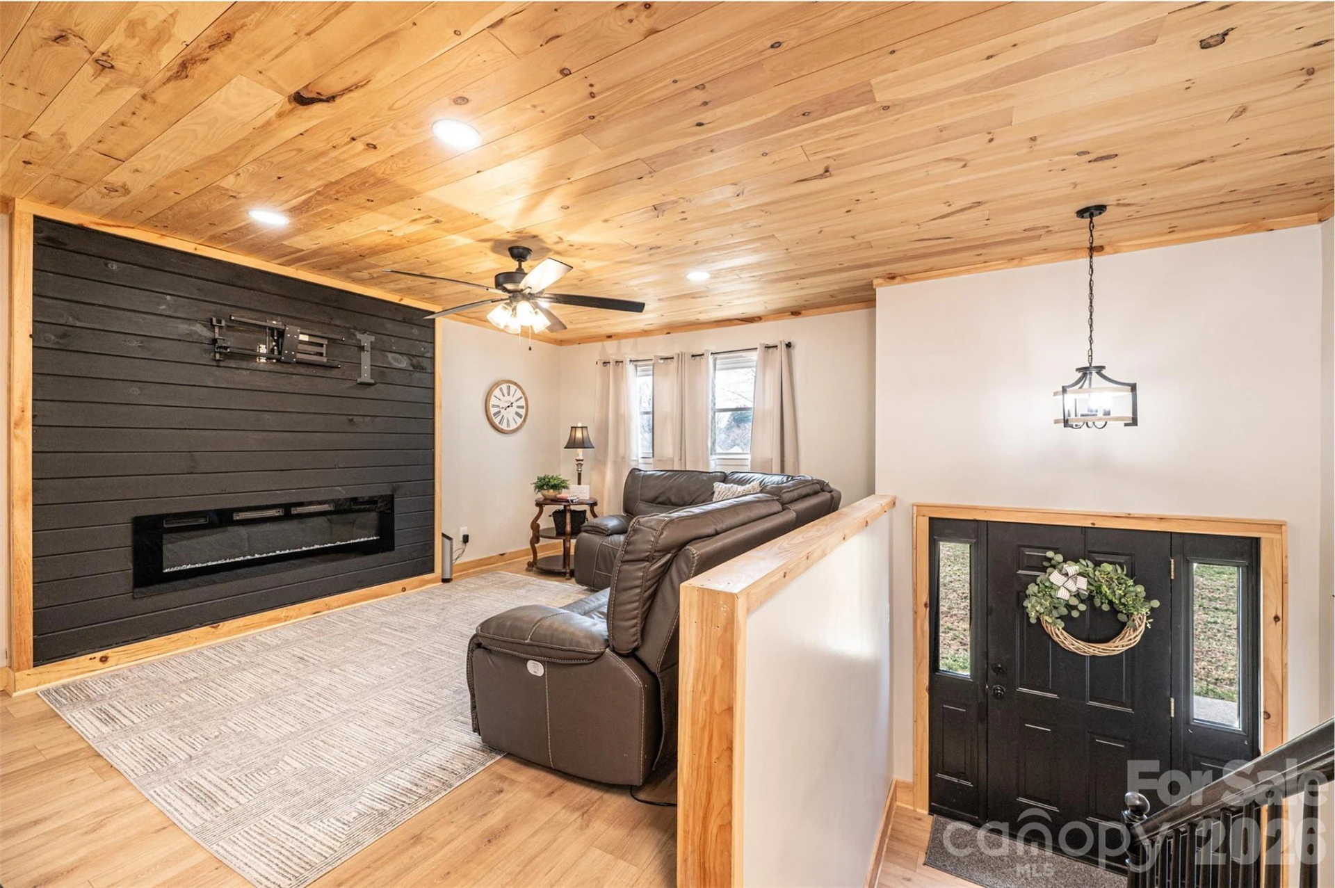 110 Windsor Street - Photo 2