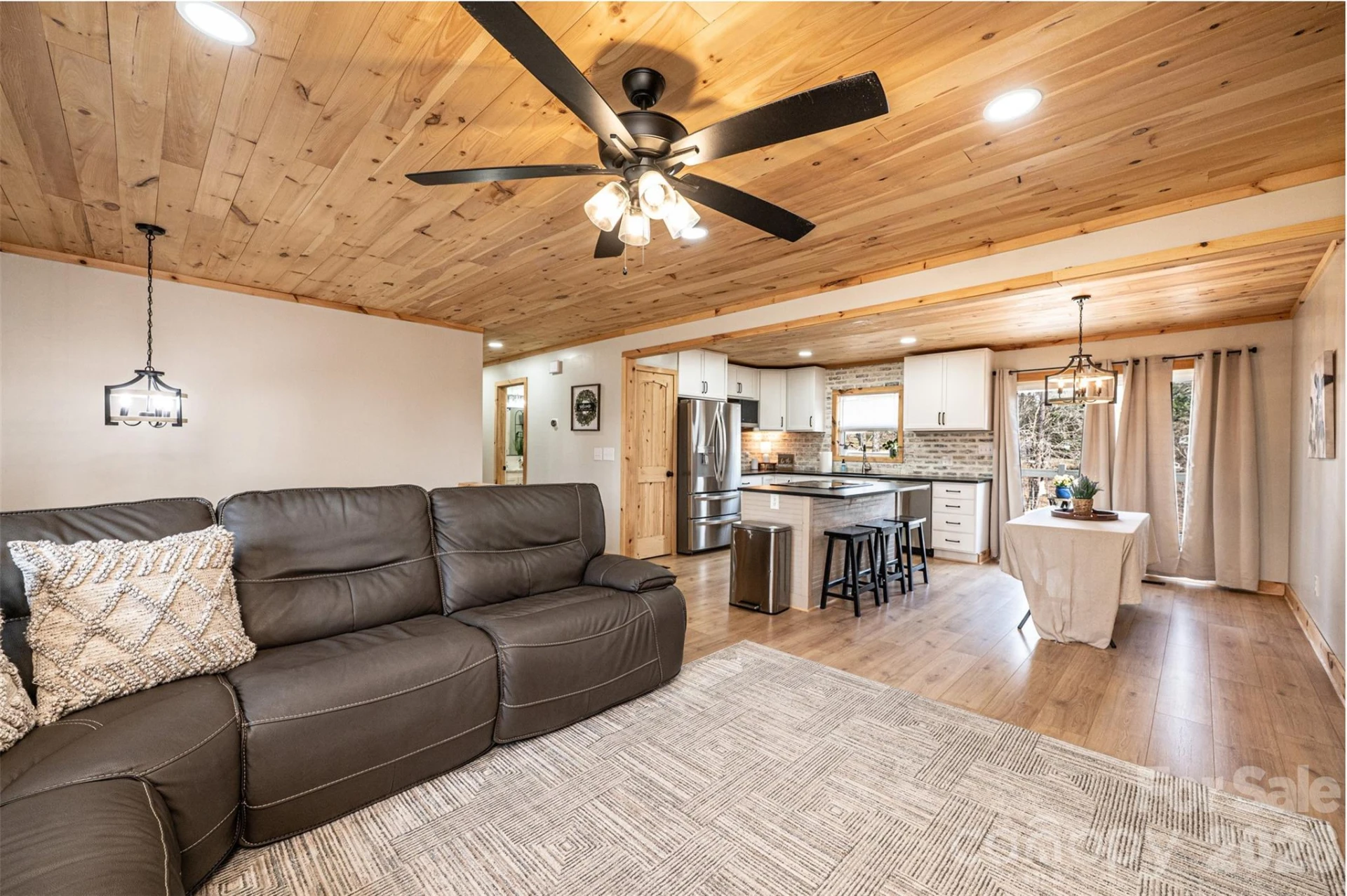 110 Windsor Street - Photo 3