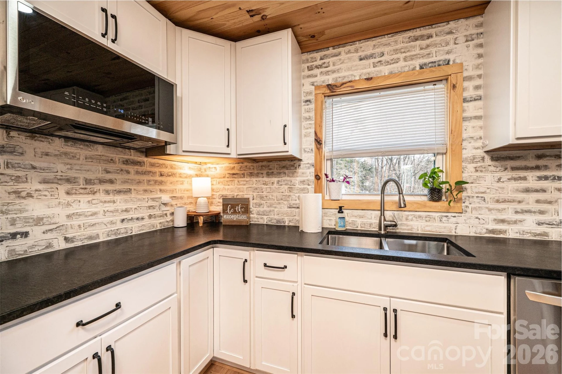110 Windsor Street - Photo 9
