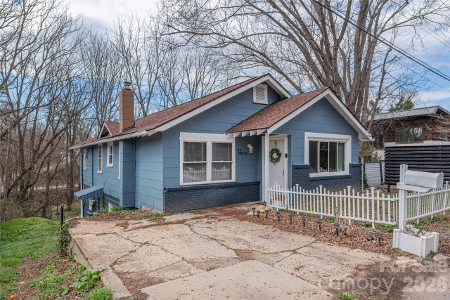 52 Boyd Avenue