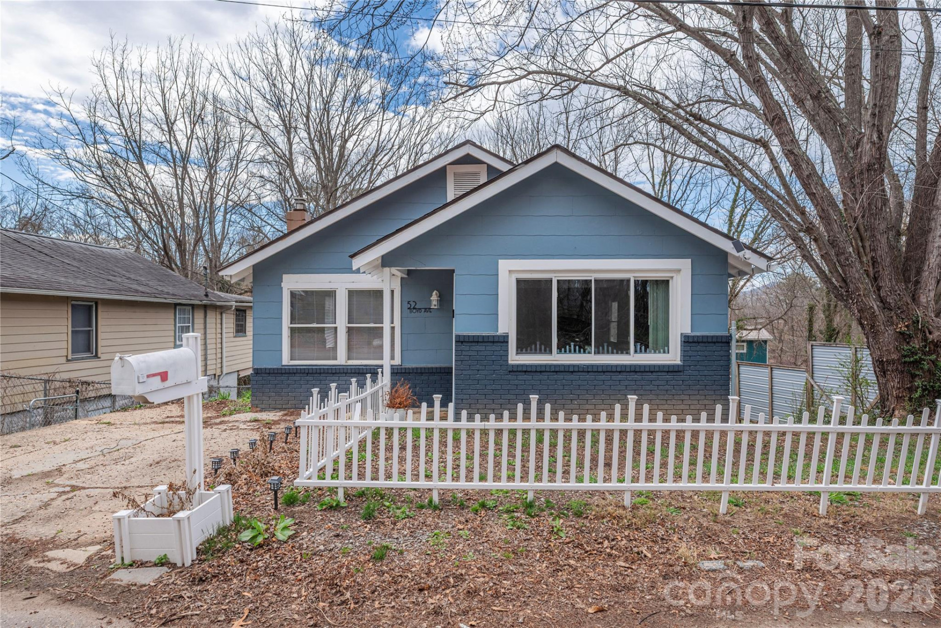 52 Boyd Avenue - Photo 2