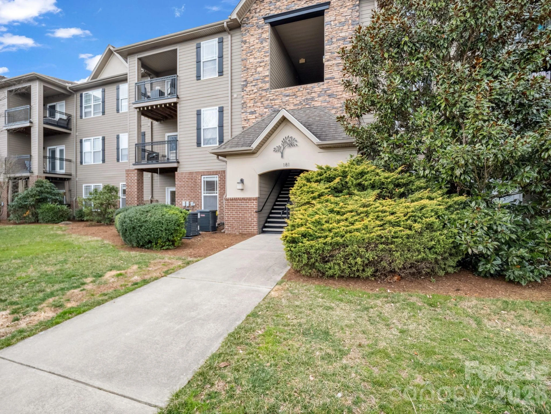 181 Brickton Village Circle #105