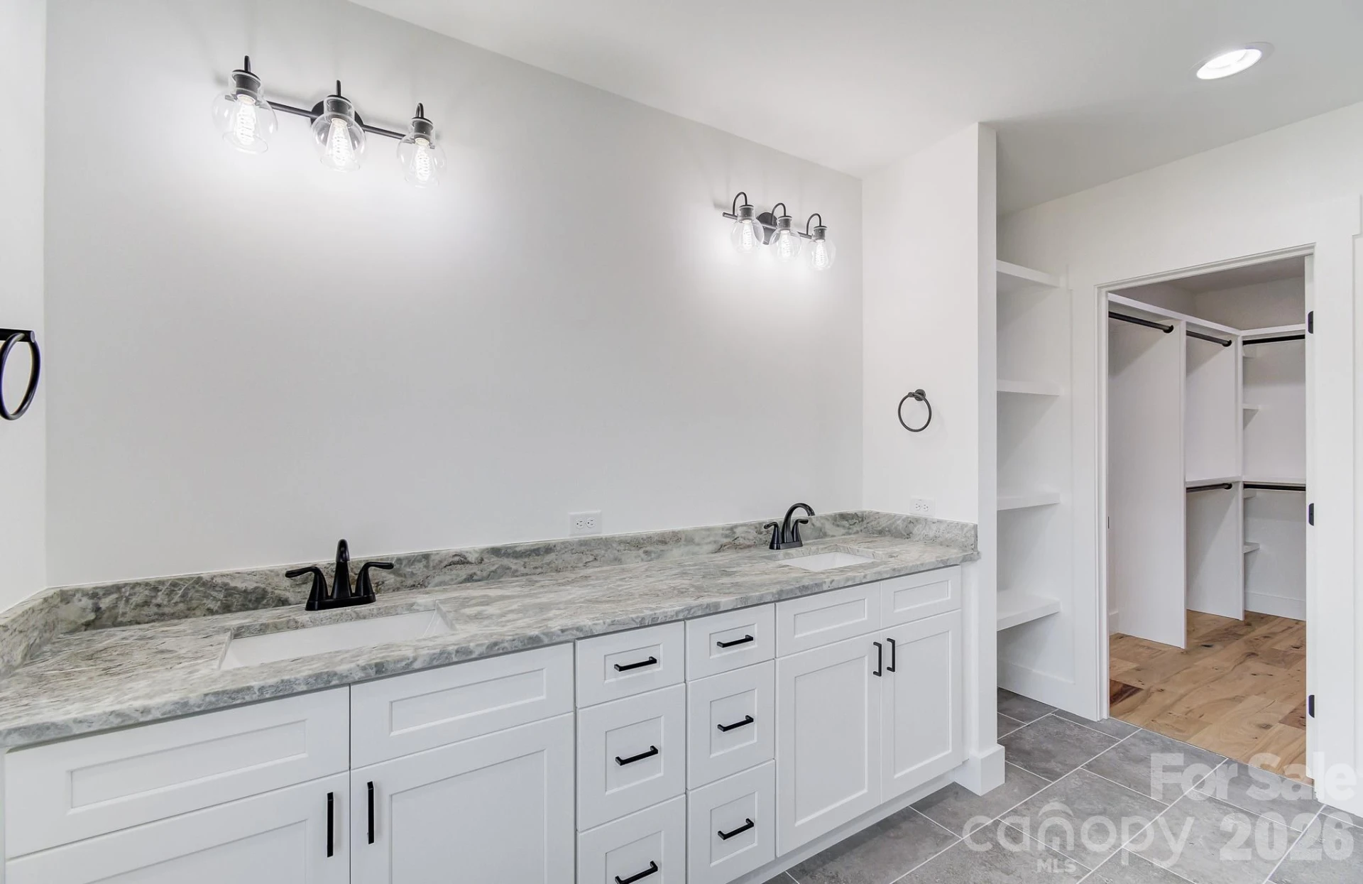 4 Martha Kate Drive - Photo 32