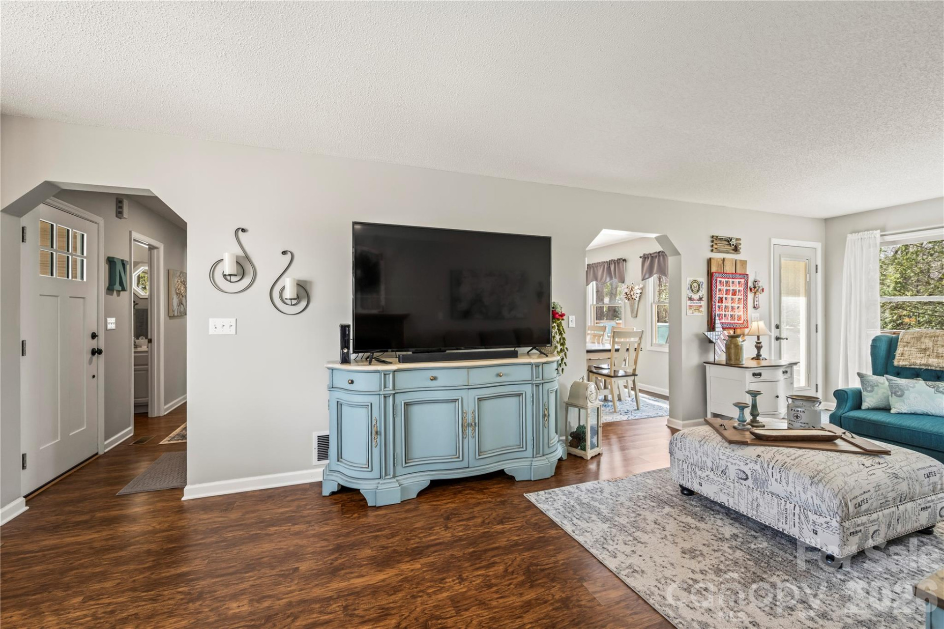 112 Bridlewood Trail - Photo 7