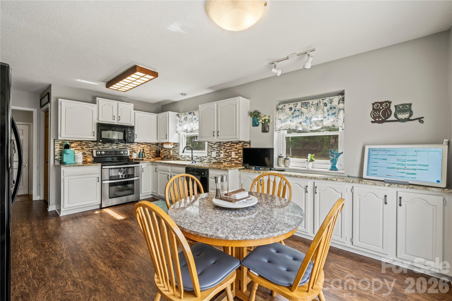 112 Bridlewood Trail - Photo 8