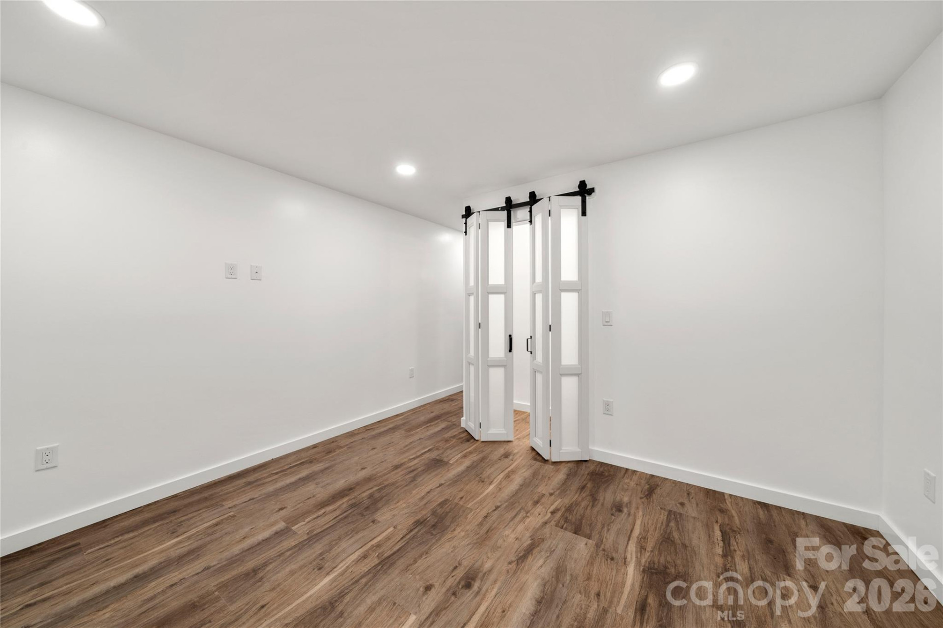 453 Friendly Acres Drive - Photo 33