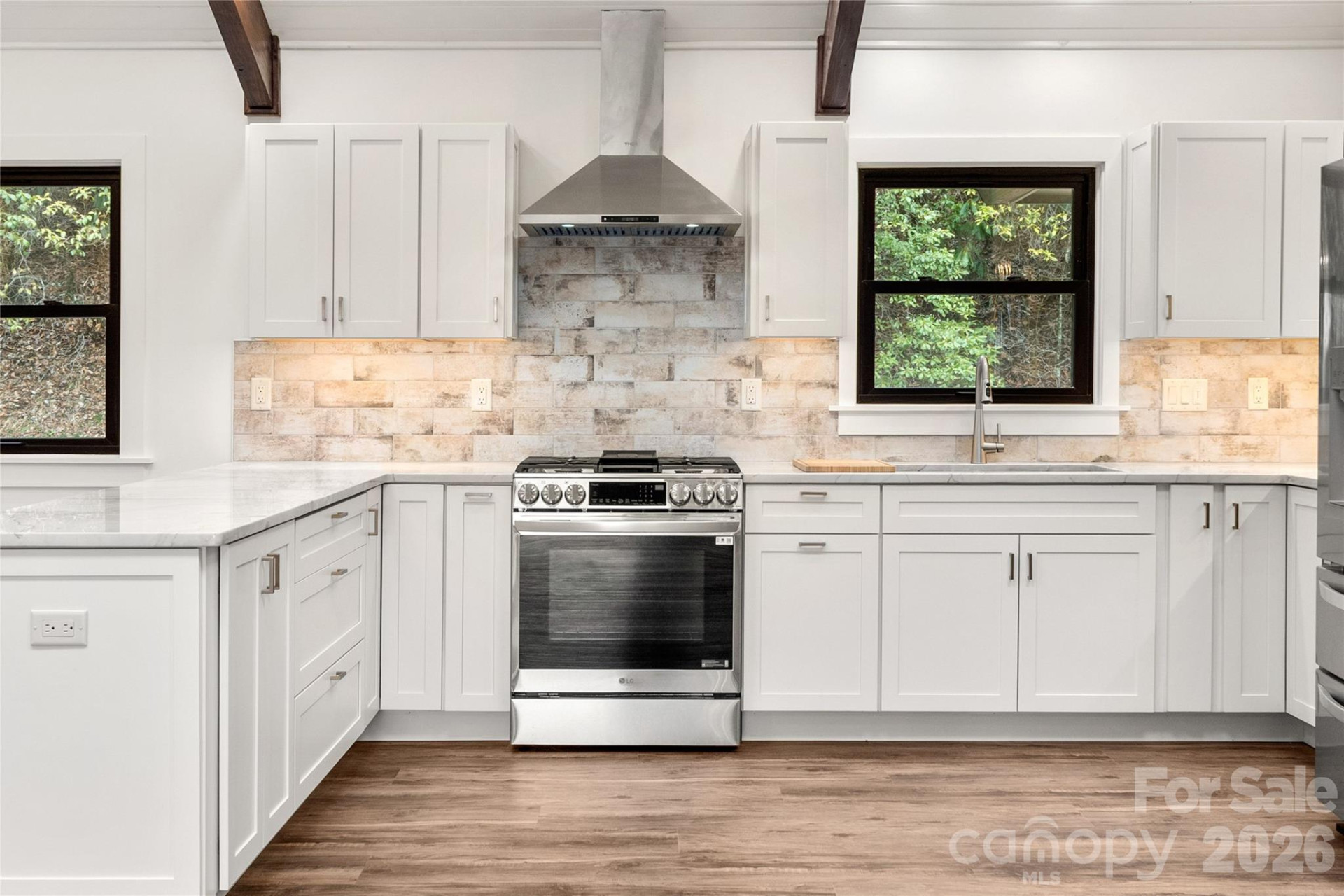 453 Friendly Acres Drive - Photo 9