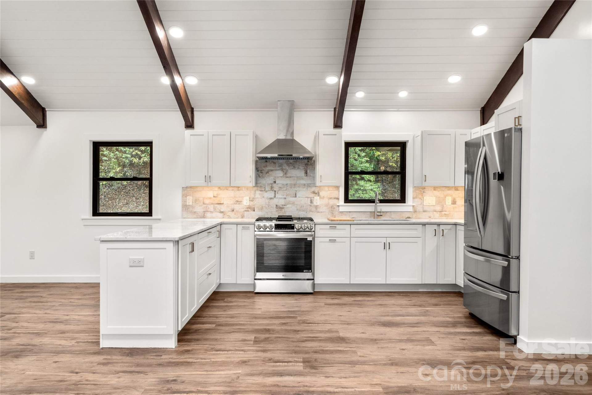 453 Friendly Acres Drive - Photo 10