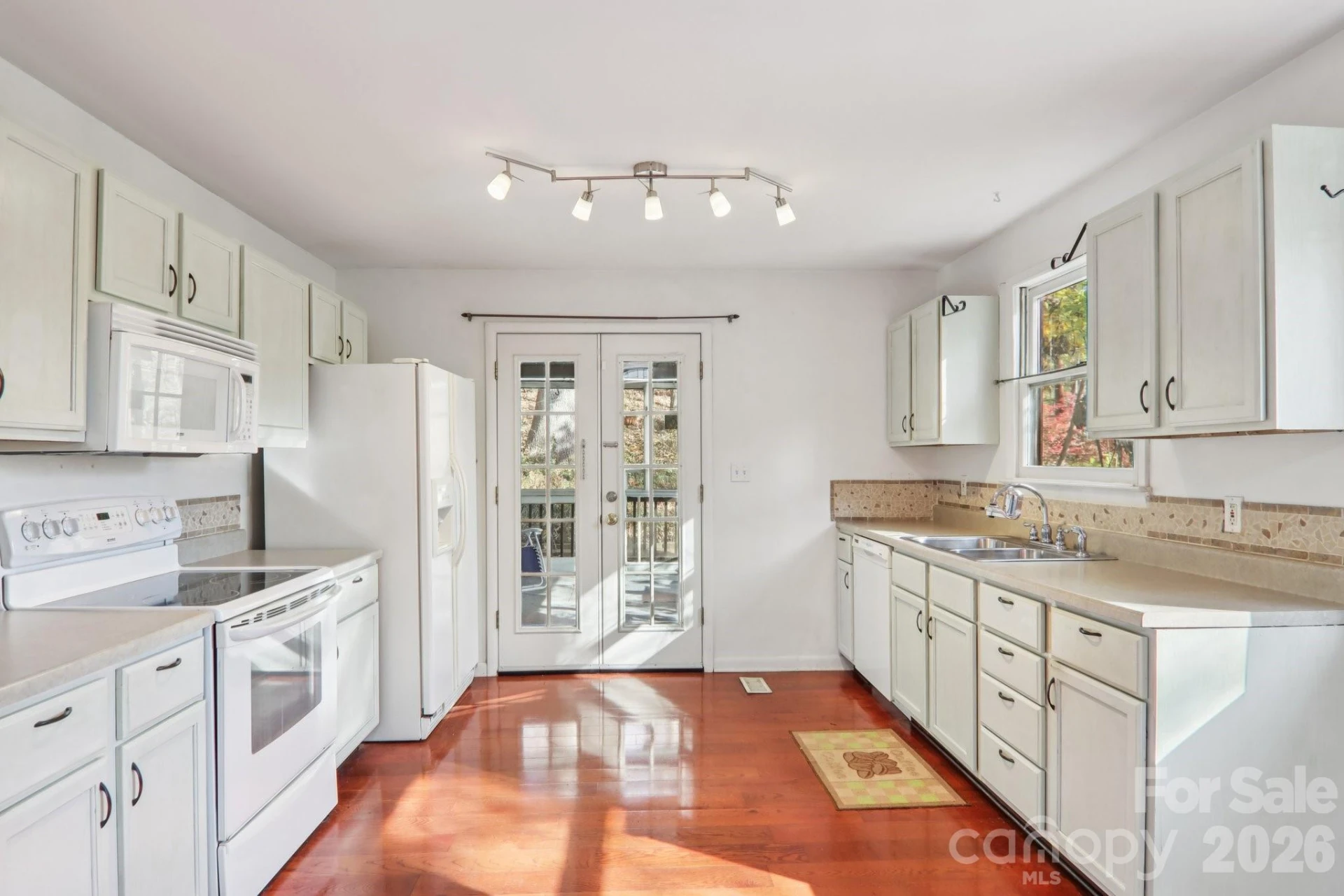 224 Beverly Road - Photo 3
