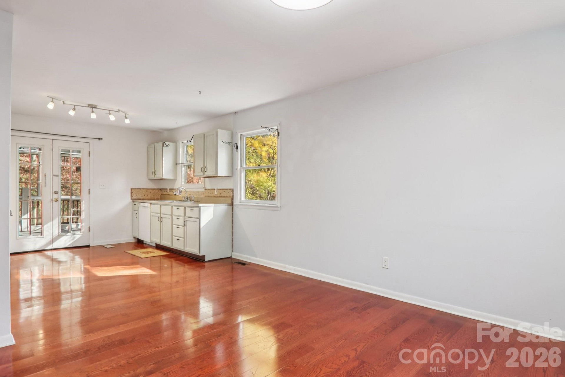 224 Beverly Road - Photo 4