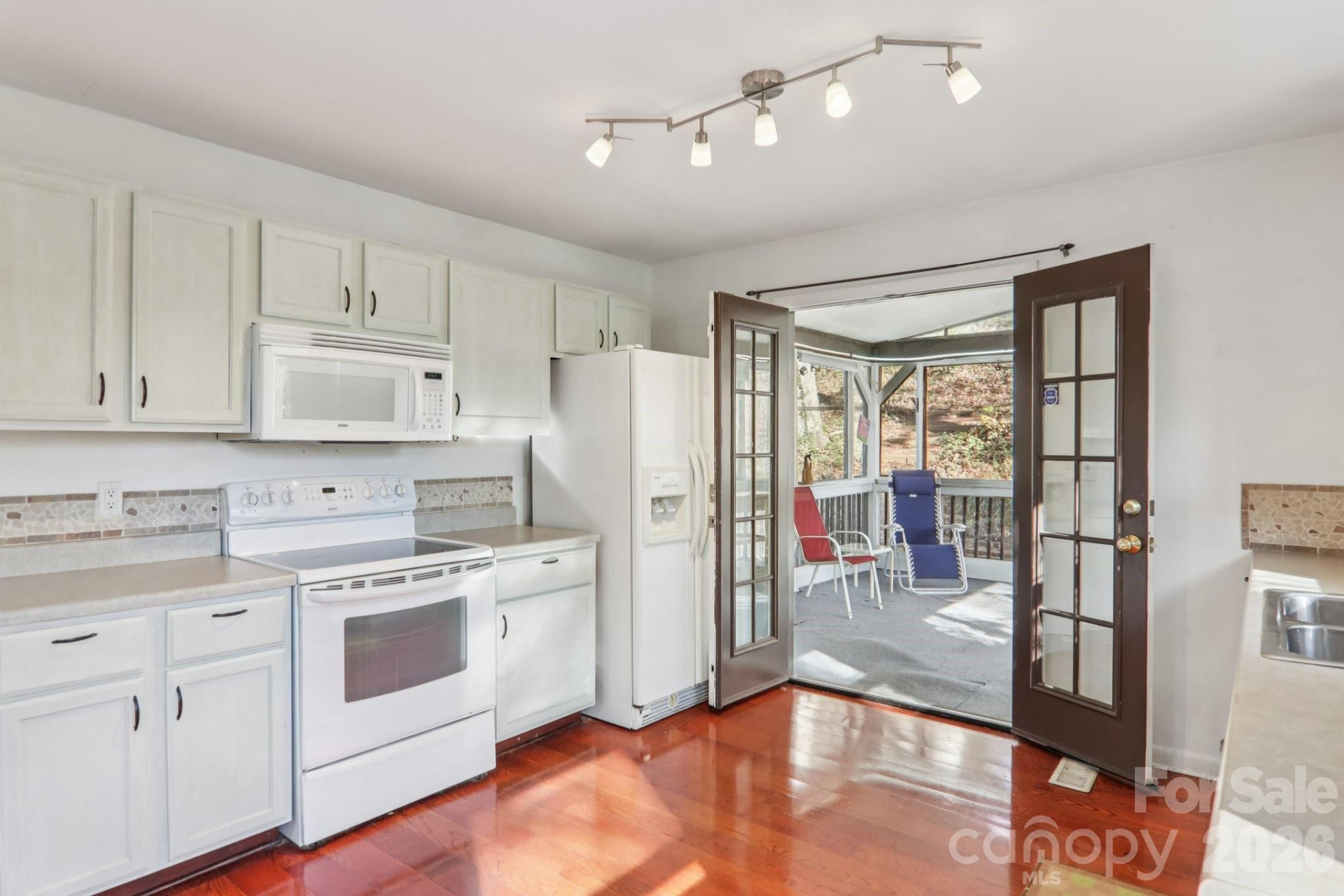 224 Beverly Road - Photo 5