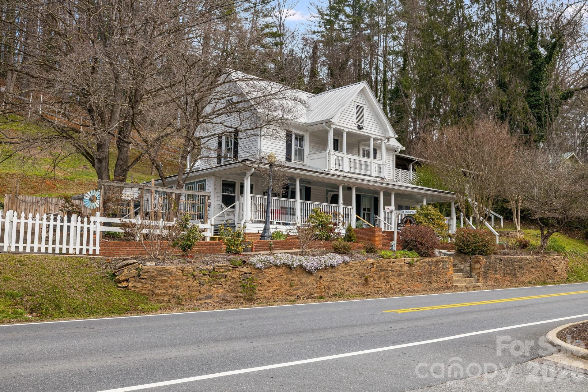 364 Haywood Road - Photo 2