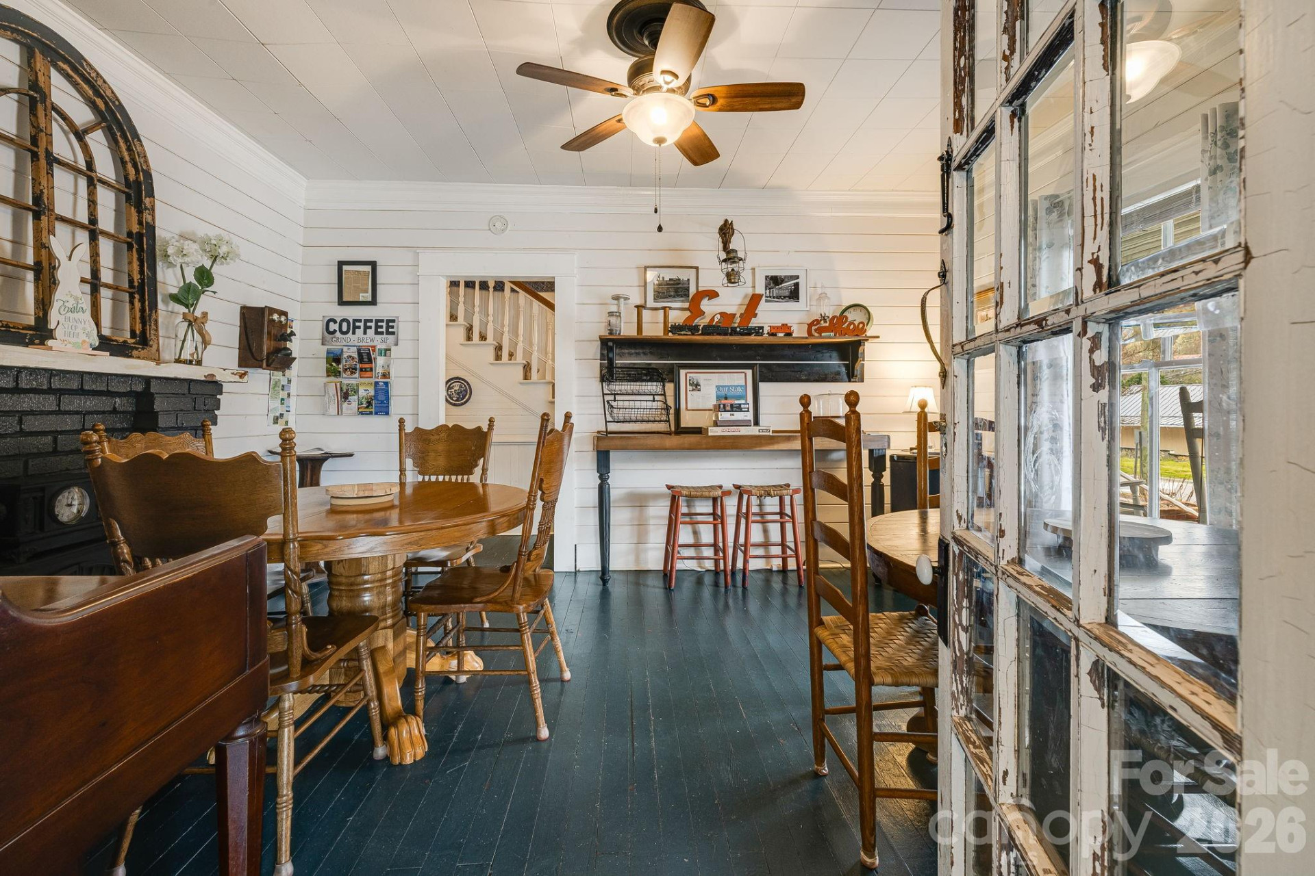 364 Haywood Road - Photo 12