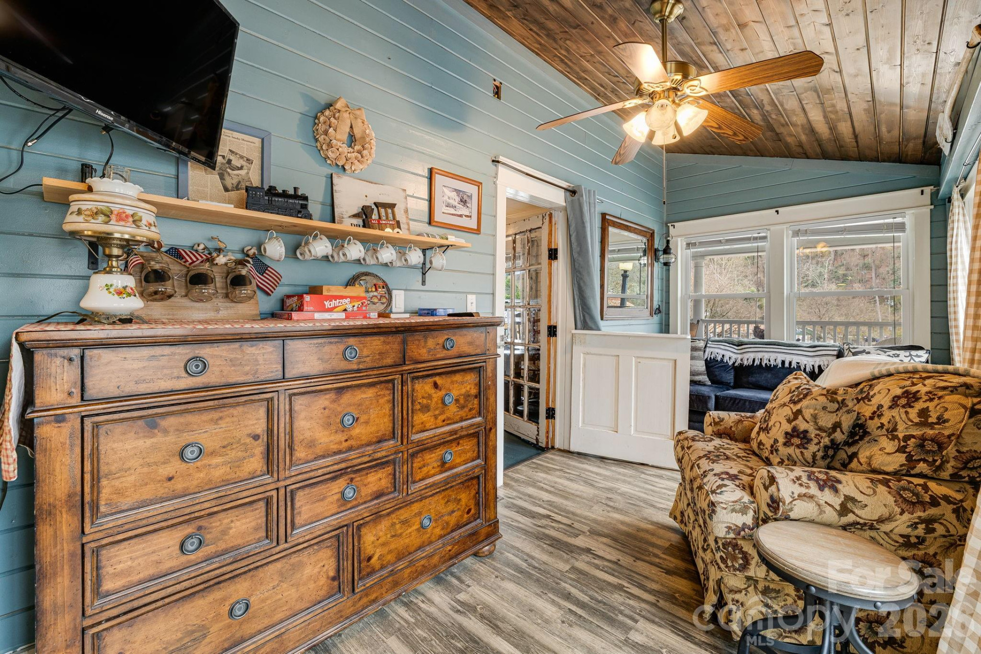 364 Haywood Road - Photo 18