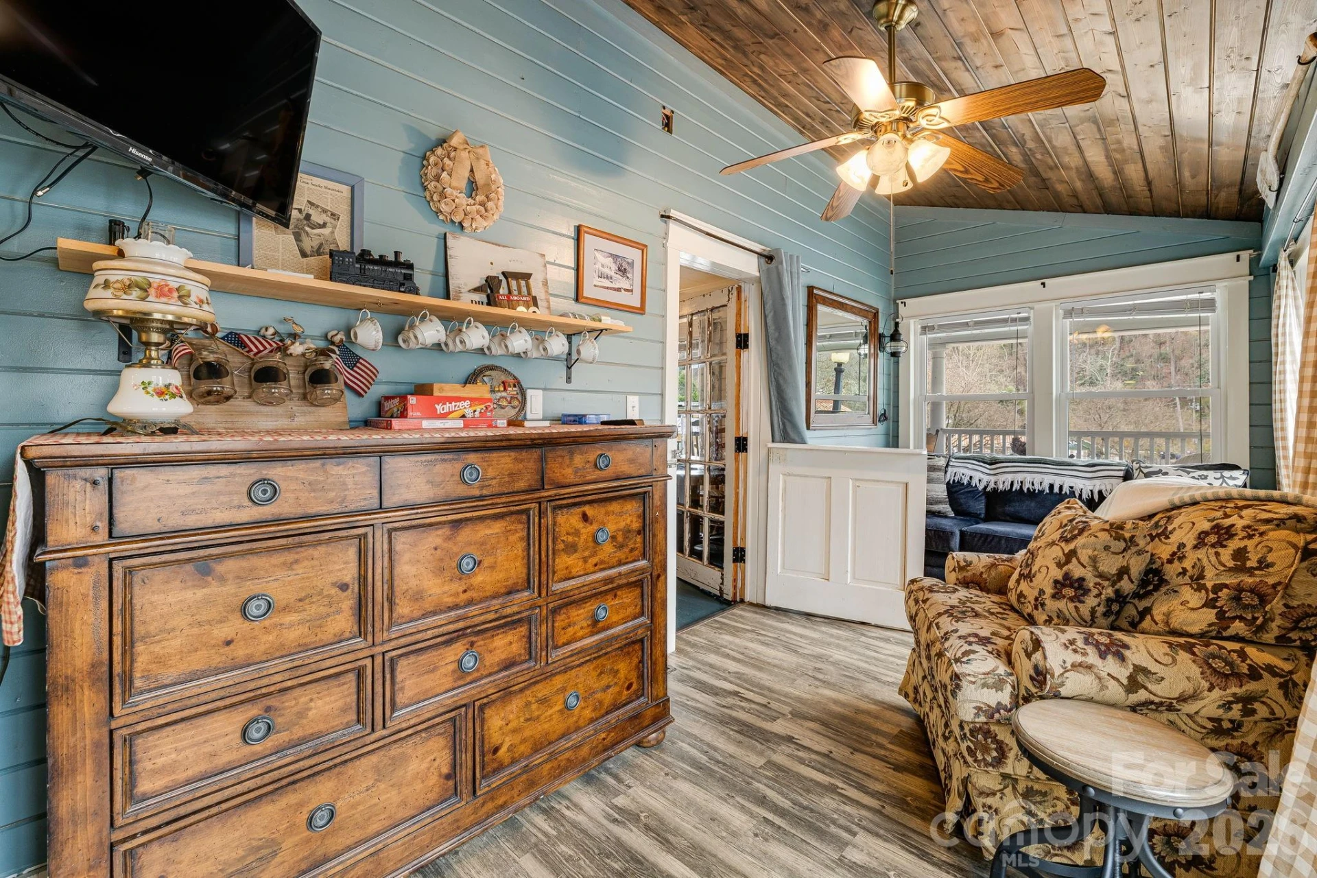 364 Haywood Road - Photo 18