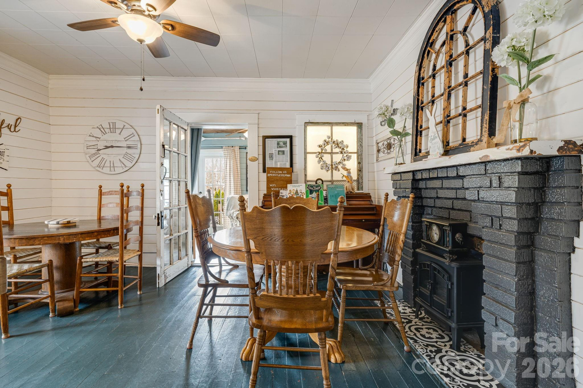 364 Haywood Road - Photo 10