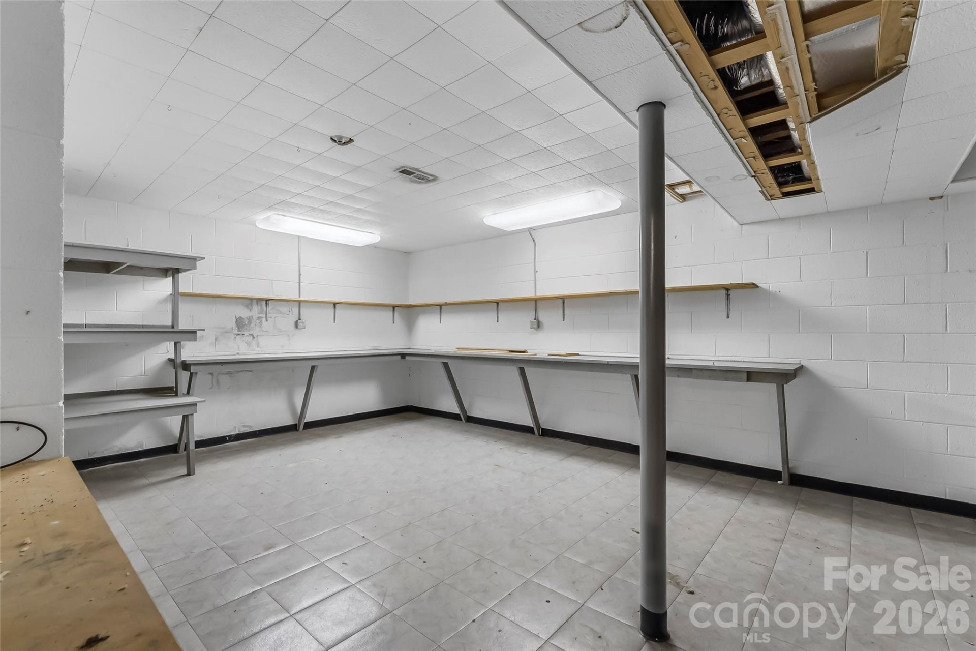 2590 Airport Road - Photo 33