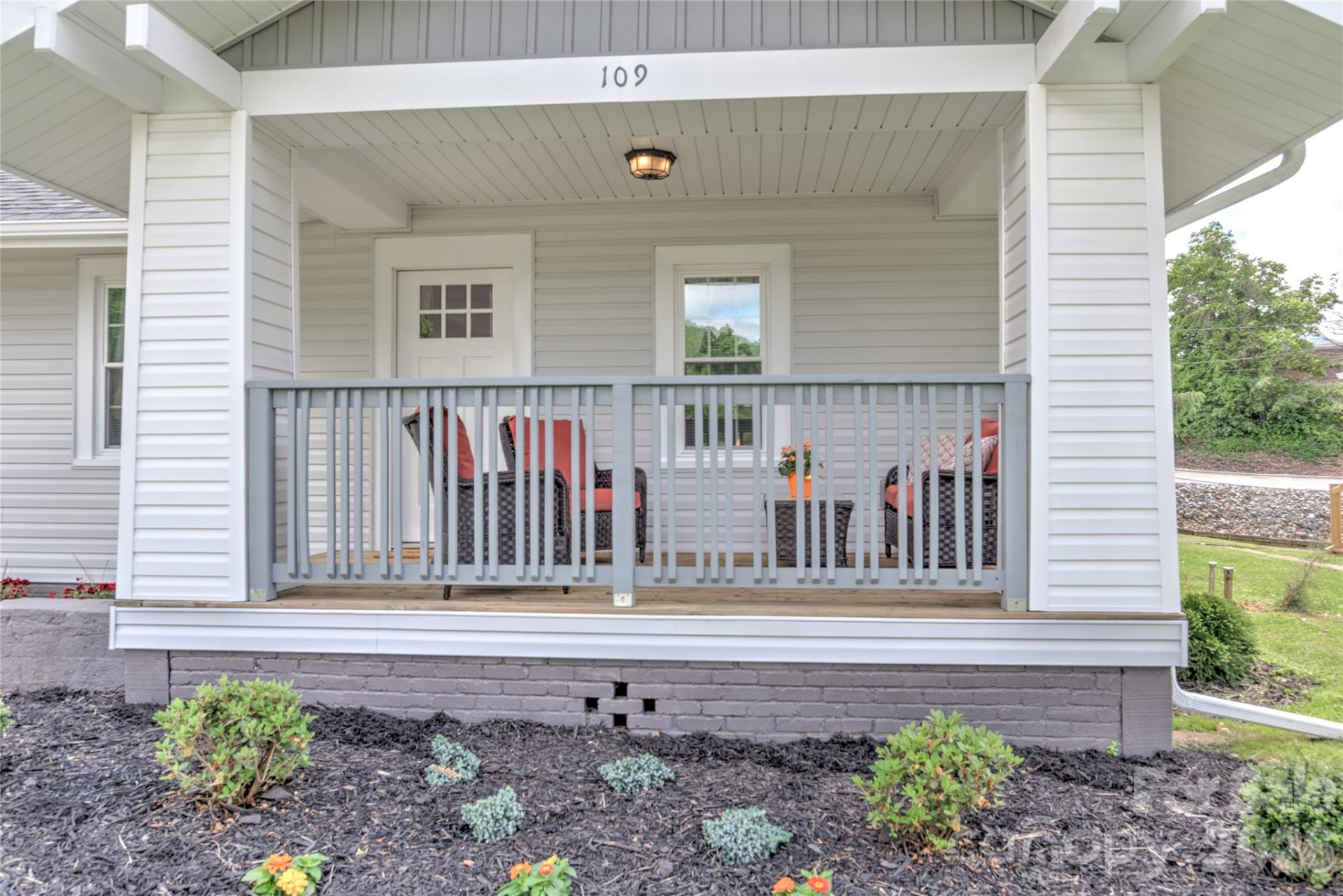 109 Marshall Street - Photo 2