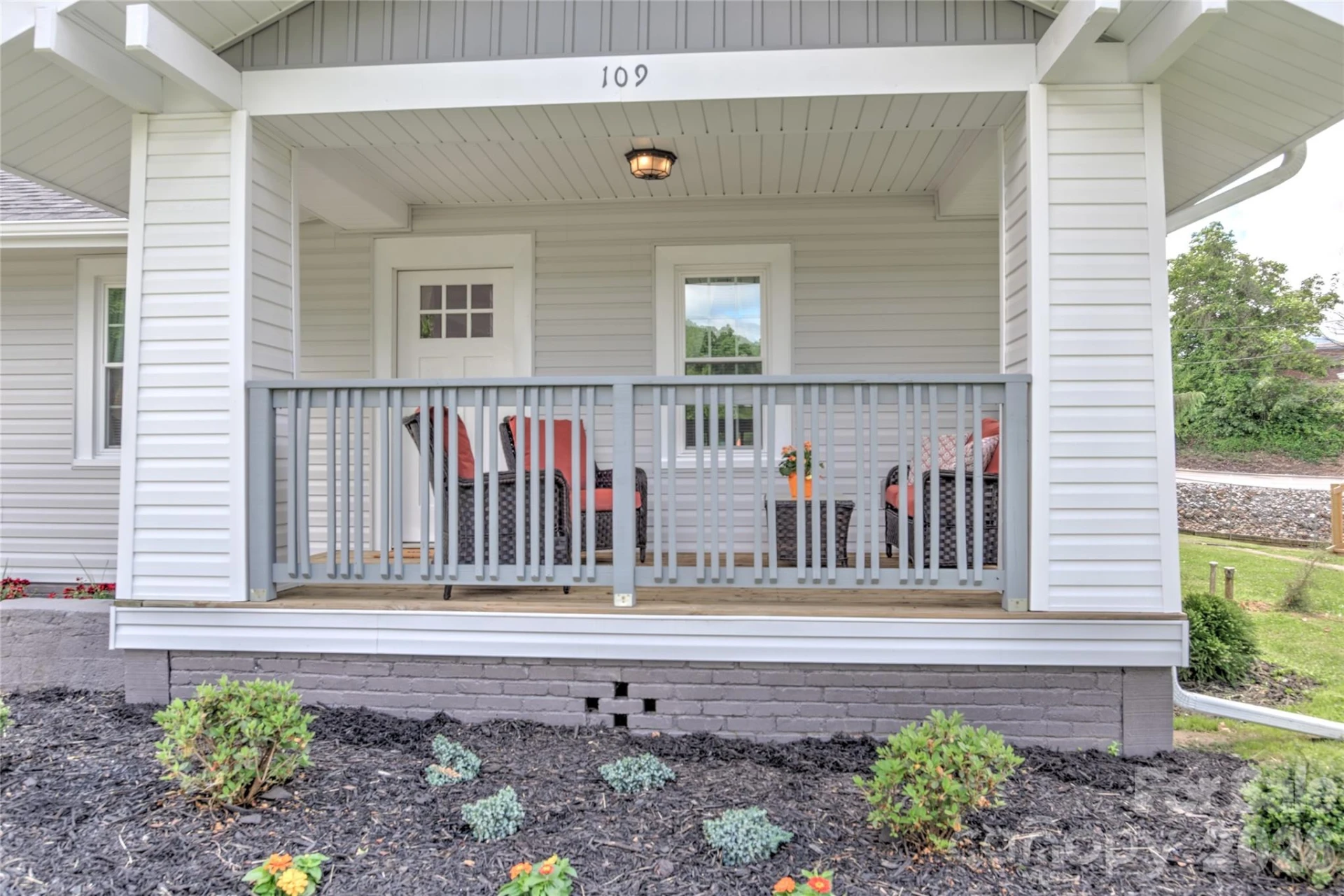 109 Marshall Street - Photo 2