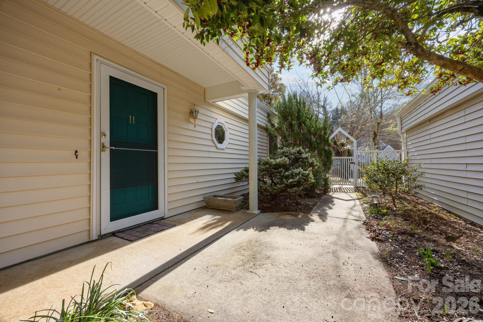 11 Stuart Circle - Photo 2