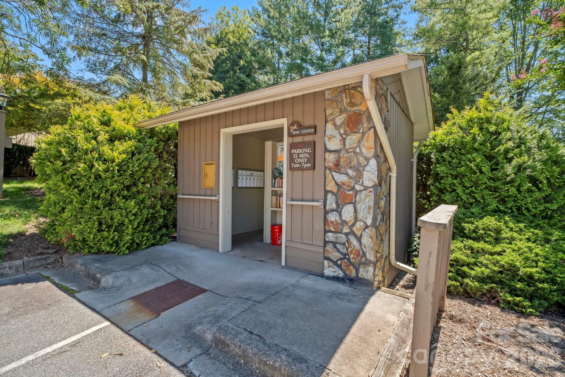 101 Deerlake Drive - Photo 37