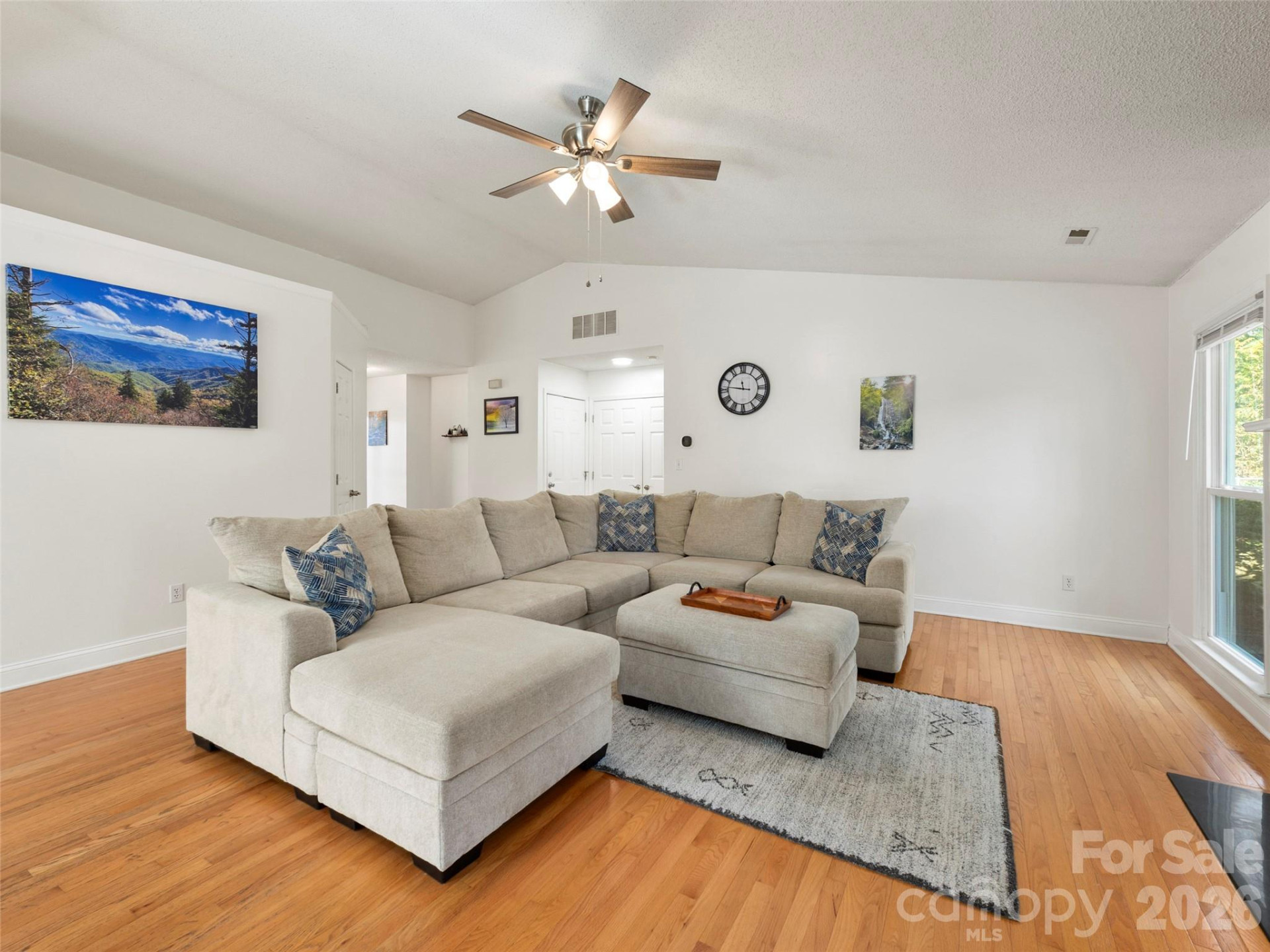 989 Thorncrest Court - Photo 2