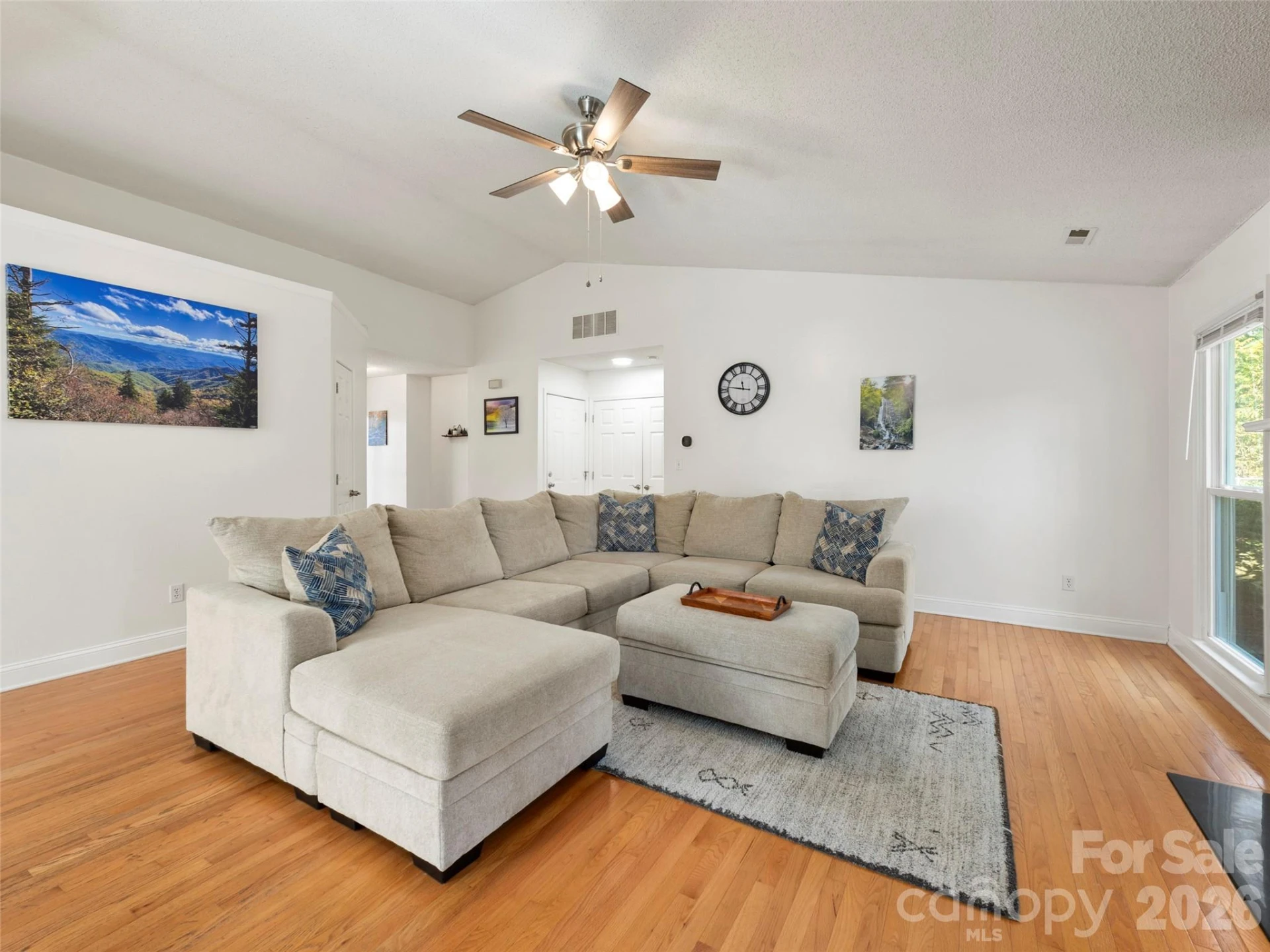 989 Thorncrest Court - Photo 2
