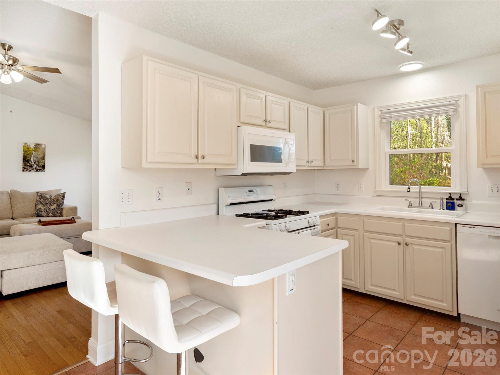 989 Thorncrest Court - Photo 11