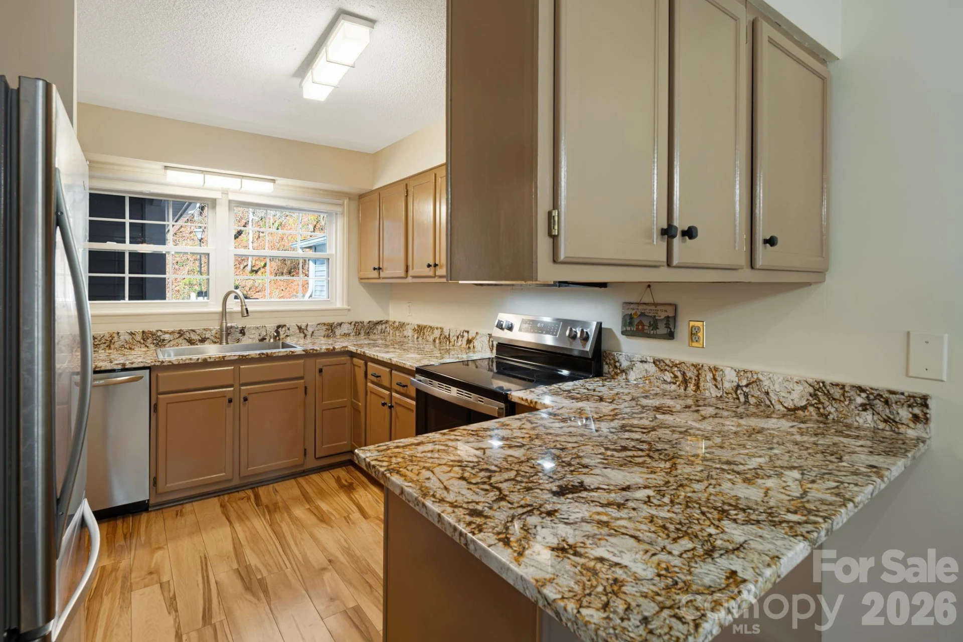 84 Lakeview Court - Photo 6