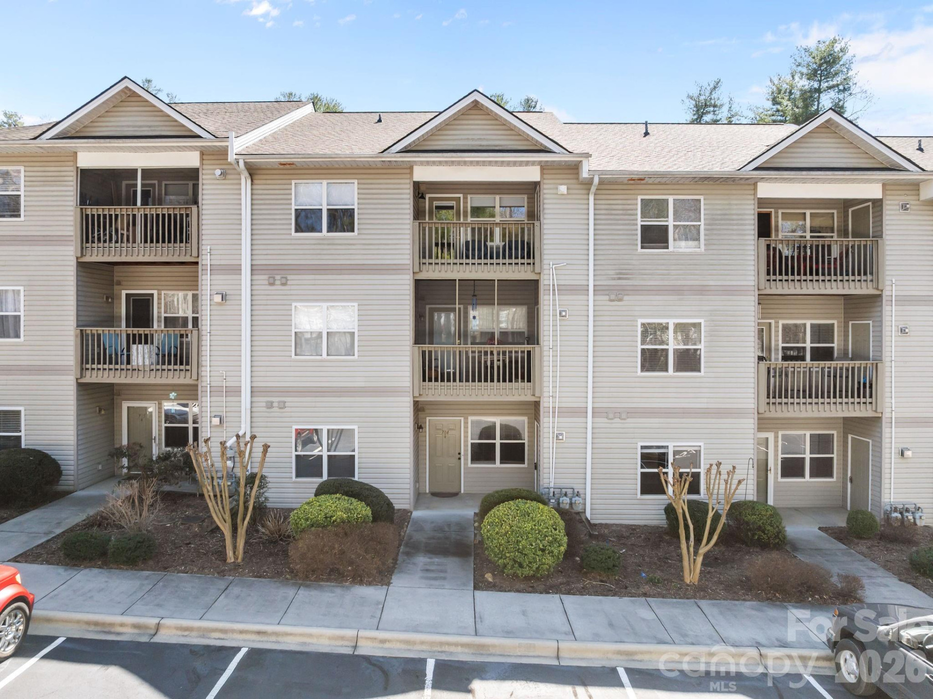 704 Carlyle Way - Photo 2