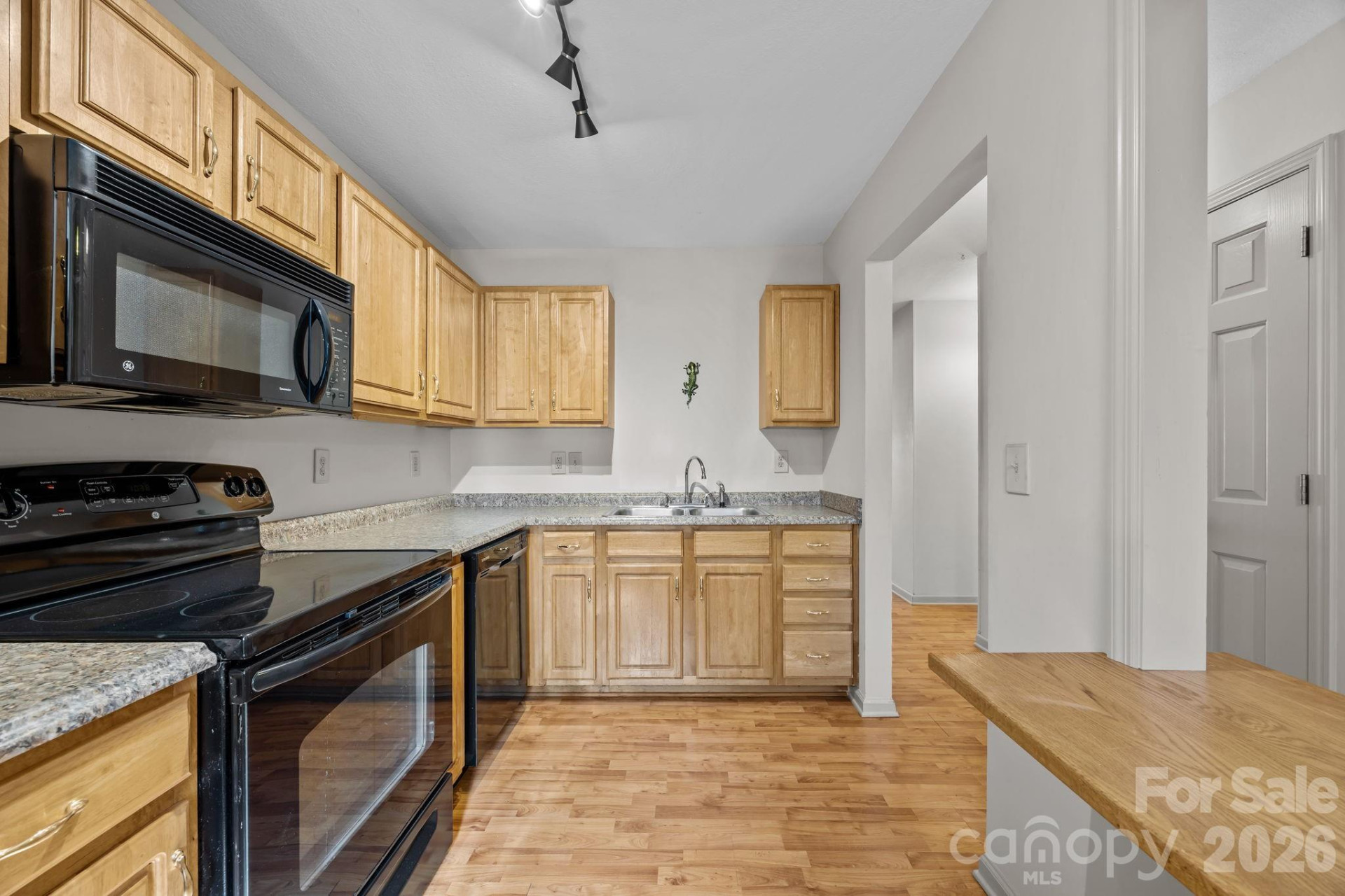 704 Carlyle Way - Photo 16